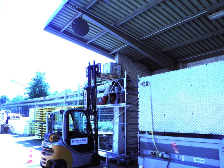 tn-aussenuhr-04.jpg tn-aussenuhr-04.jpg